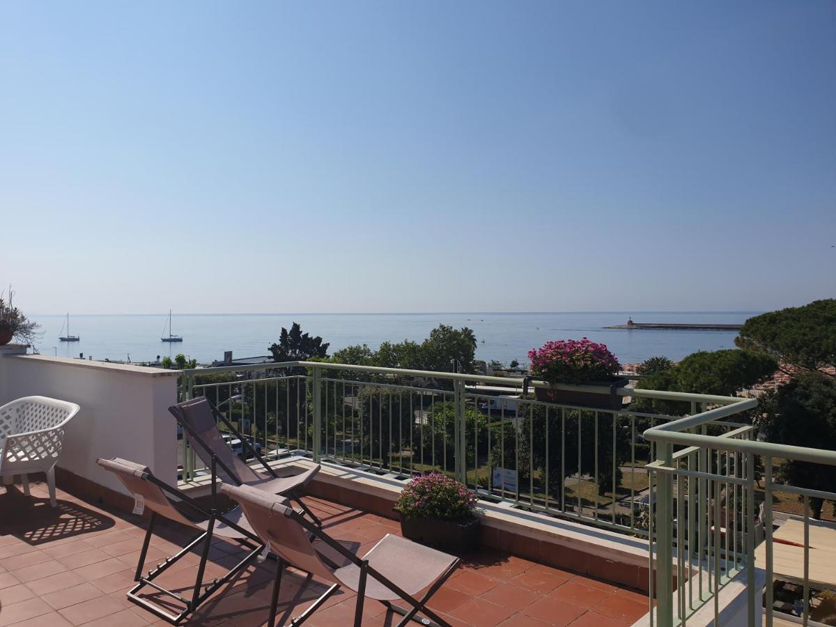 REale Apartments Terracine Extérieur photo